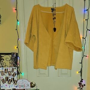 NWOT Vintage Roffe Elegant Textured Pattern Mustard Open-Front Poncho